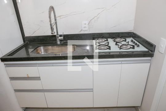 Sala e Cozinha de apartamento para alugar com 1 quarto, 30m² em Parque Industrial Tomas Edson, São Paulo