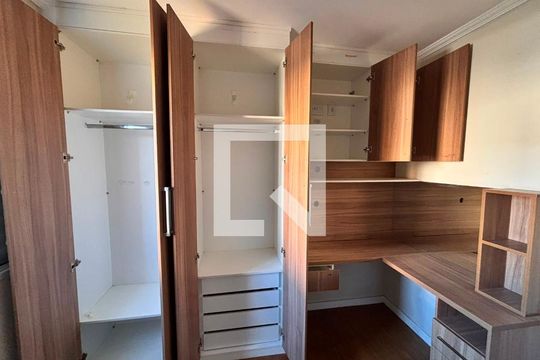 Quarto 2 de apartamento para alugar com 2 quartos, 46m² em Vila Santo Antonio do Portao, Cotia