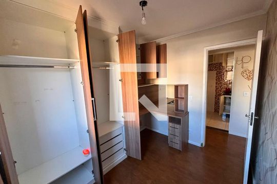 Quarto 1 de apartamento para alugar com 2 quartos, 46m² em Vila Santo Antonio do Portao, Cotia