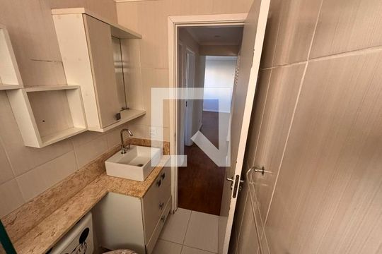 Banheiro de apartamento para alugar com 2 quartos, 46m² em Vila Santo Antonio do Portao, Cotia