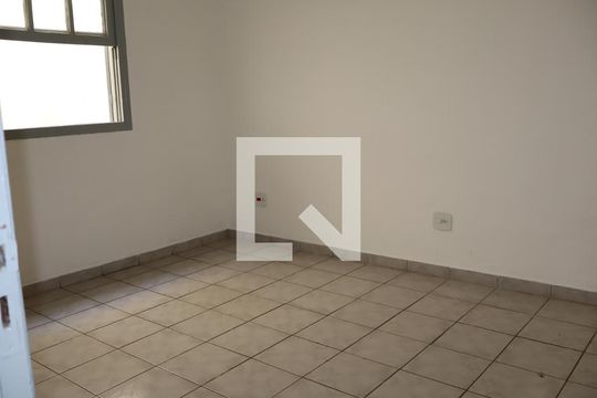 Quarto 2 de casa para alugar com 2 quartos, 70m² em Jardim Santa Adelia, São Paulo