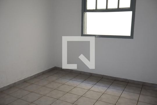Quarto 2 de casa para alugar com 2 quartos, 70m² em Jardim Santa Adelia, São Paulo