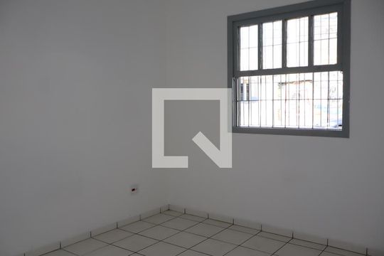 Quarto 1 de casa para alugar com 2 quartos, 70m² em Jardim Santa Adelia, São Paulo