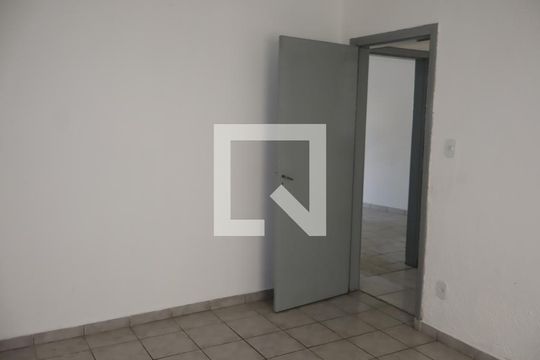 Quarto 2 de casa para alugar com 2 quartos, 70m² em Jardim Santa Adelia, São Paulo
