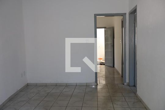 Sala de casa para alugar com 2 quartos, 70m² em Jardim Santa Adelia, São Paulo