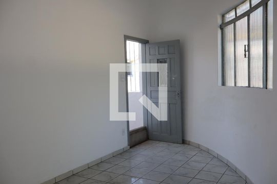 Casa para alugar com 2 quartos, 70m² em Jardim Santa Adelia, São Paulo