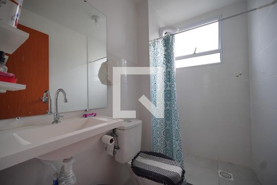 Banheiro de apartamento para alugar com 2 quartos, 48m² em Caminho Novo, Palhoça