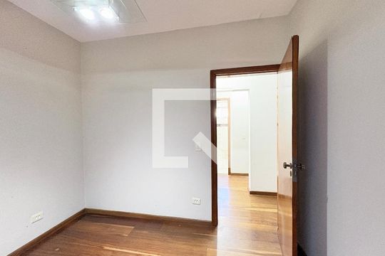 Quarto  de casa para alugar com 4 quartos, 230m² em Parque Sao Domingos, São Paulo