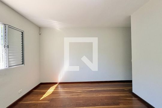 Suíte 1 de casa para alugar com 4 quartos, 230m² em Parque Sao Domingos, São Paulo