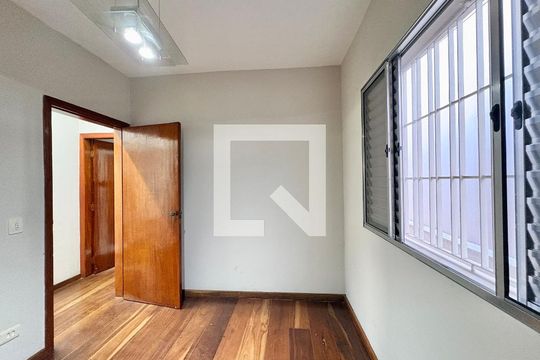 Quarto de casa para alugar com 4 quartos, 230m² em Parque Sao Domingos, São Paulo