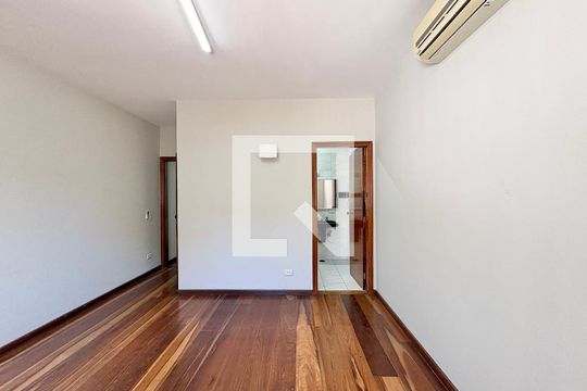Suíte 1 de casa para alugar com 4 quartos, 230m² em Parque Sao Domingos, São Paulo