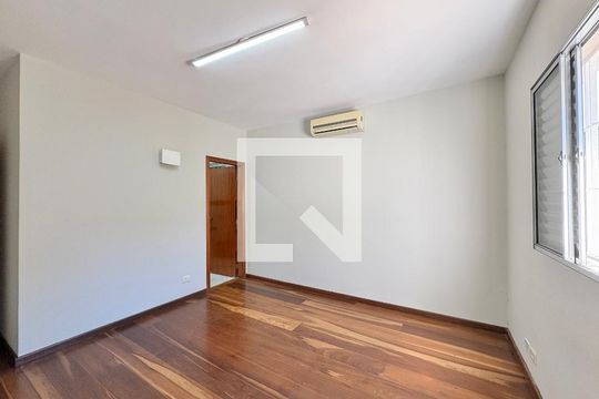 Suíte 1 de casa para alugar com 4 quartos, 230m² em Parque Sao Domingos, São Paulo