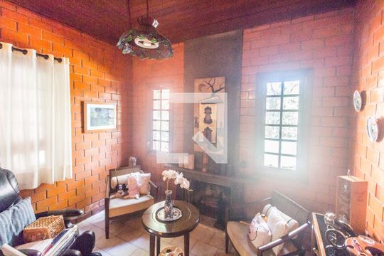 Sala  de casa de condomínio à venda com 3 quartos, 293m² em Chácaras do Peroba, Barueri
