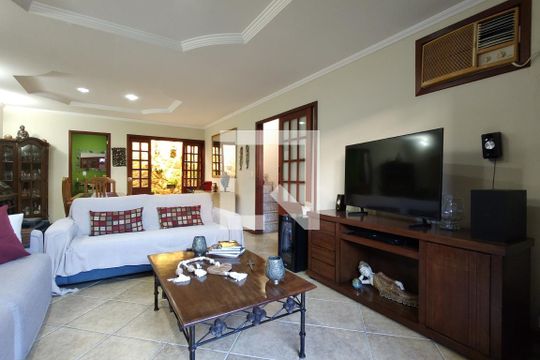 Sala de casa de condomínio à venda com 3 quartos, 300m² em Taquara, Rio de Janeiro