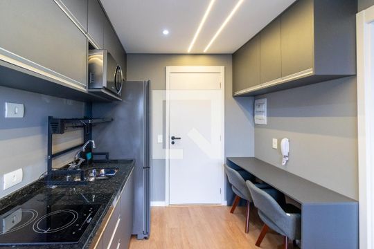 Cozinha de apartamento para alugar com 1 quarto, 29m² em Jardim Prudência, São Paulo