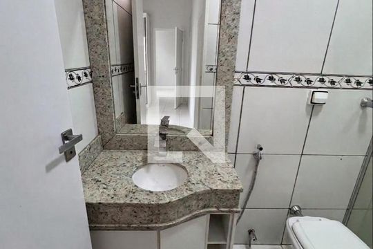 Banheiro social de casa para alugar com 4 quartos, 140m² em Tubalina, Uberlândia