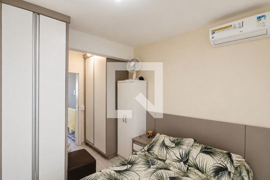 Suíte de casa para alugar com 3 quartos, 127m² em Rio Tavares, Florianópolis