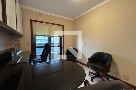 Quarto 1 de apartamento para alugar com 4 quartos, 207m² em Centro, Florianópolis
