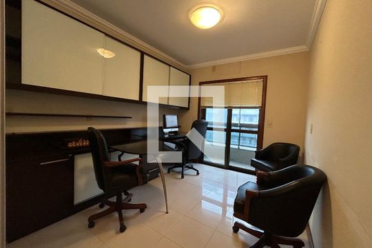 Quarto 1 de apartamento para alugar com 4 quartos, 207m² em Centro, Florianópolis