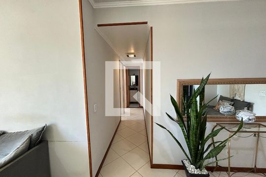 Corredor de apartamento à venda com 2 quartos, 74m² em Vila Valqueire, Rio de Janeiro
