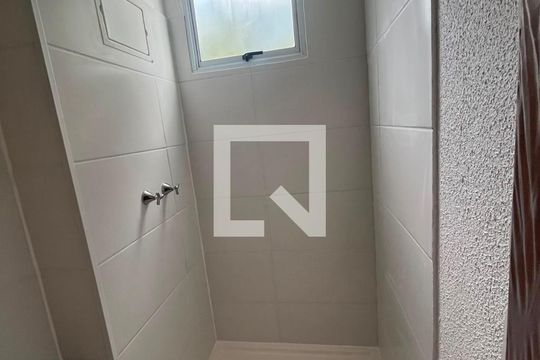 Banheiro de apartamento para alugar com 2 quartos, 47m² em Jardim Paraíso, Nova Iguaçu