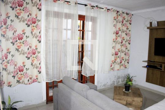 Sala de casa para alugar com 3 quartos, 125m² em Parque Industrial Cumbica, Guarulhos