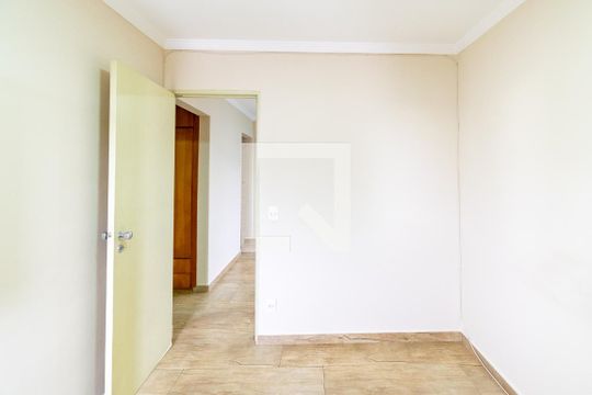 Quarto 1 de apartamento para alugar com 2 quartos, 48m² em Vila Guarani, São Paulo