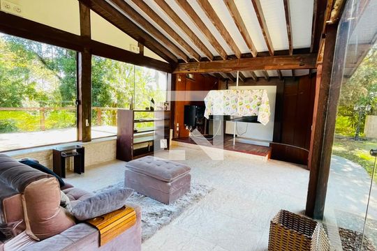 Sala de TV de casa de condomínio para alugar com 5 quartos, 5000m² em Vila Santo Antonio de Carapicuiba, Cotia