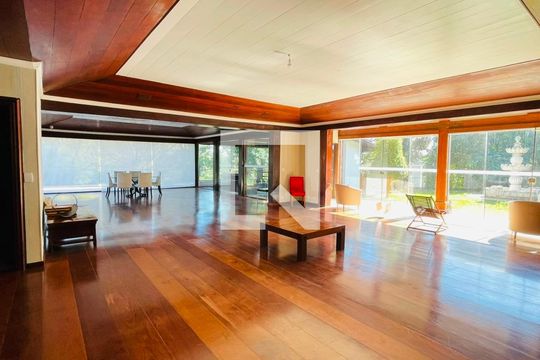 Sala de casa de condomínio para alugar com 5 quartos, 5000m² em Vila Santo Antonio de Carapicuiba, Cotia