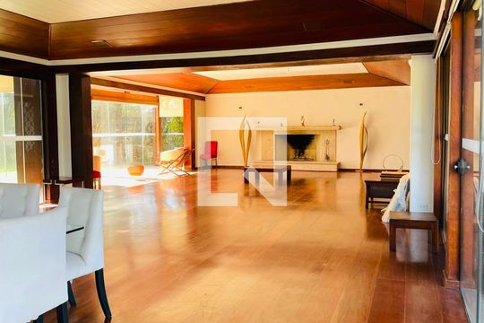 Sala de jantar de casa de condomínio para alugar com 5 quartos, 5000m² em Vila Santo Antonio de Carapicuiba, Cotia