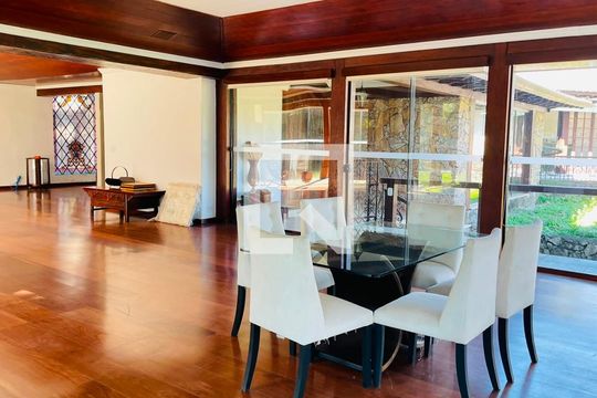 Sala de jantar de casa de condomínio para alugar com 5 quartos, 5000m² em Vila Santo Antonio de Carapicuiba, Cotia