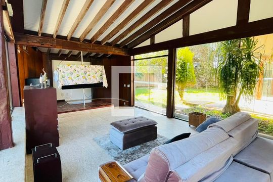 Sala de TV de casa de condomínio para alugar com 5 quartos, 5000m² em Vila Santo Antonio de Carapicuiba, Cotia