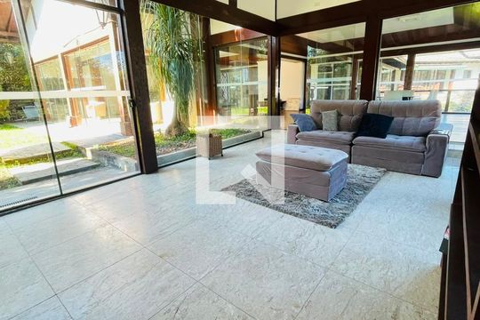 Sala de TV de casa de condomínio para alugar com 5 quartos, 5000m² em Vila Santo Antonio de Carapicuiba, Cotia