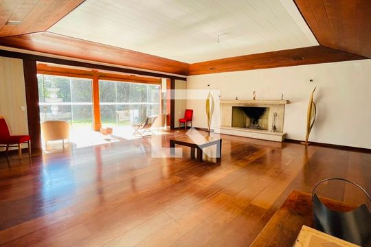 Sala de casa de condomínio para alugar com 5 quartos, 5000m² em Vila Santo Antonio de Carapicuiba, Cotia