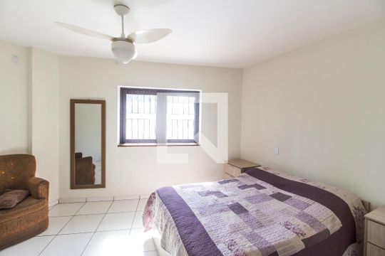 Suíte de casa à venda com 4 quartos, 1410m² em Chácara do Peroba, Barueri