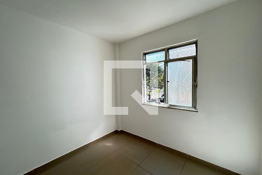 Quarto 1 de apartamento para alugar com 2 quartos, 50m² em Praça Seca, Rio de Janeiro
