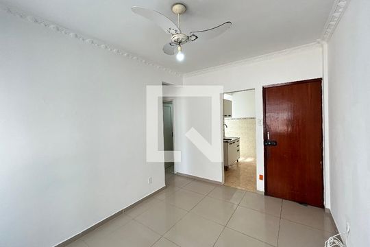 Sala de apartamento para alugar com 2 quartos, 50m² em Praça Seca, Rio de Janeiro