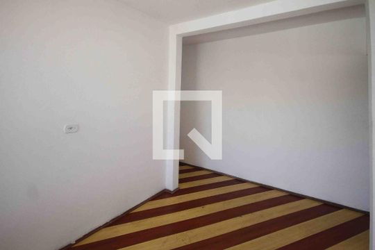 Corredor de casa para alugar com 3 quartos, 150m² em Jardim Santa Teresinha, São Paulo