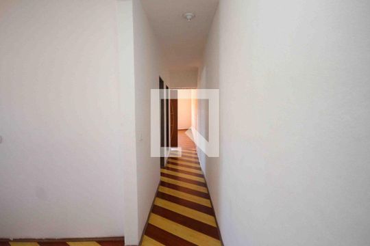 Corredor de casa para alugar com 3 quartos, 150m² em Jardim Santa Teresinha, São Paulo