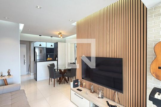 Apartamento para alugar com 3 quartos, 75m² em Vila Bertioga, São Paulo