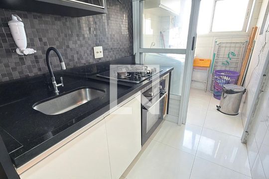 Apartamento para alugar com 3 quartos, 75m² em Vila Bertioga, São Paulo