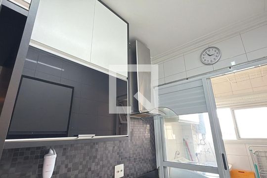 Apartamento para alugar com 3 quartos, 75m² em Vila Bertioga, São Paulo