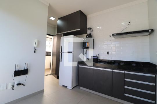 Cozinha de apartamento para alugar com 1 quarto, 28m² em Santa Mônica, Uberlândia