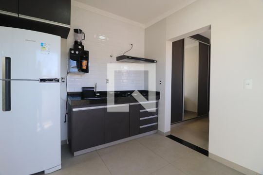 Cozinha de apartamento para alugar com 1 quarto, 28m² em Santa Mônica, Uberlândia