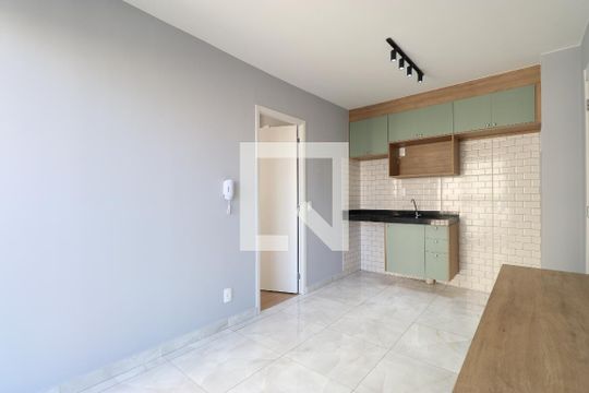 Sala/Cozinha de apartamento para alugar com 1 quarto, 27m² em Vila Romana, São Paulo