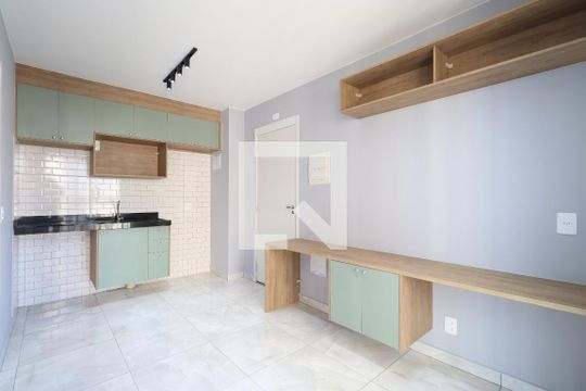 Sala/Cozinha de apartamento para alugar com 1 quarto, 27m² em Vila Romana, São Paulo