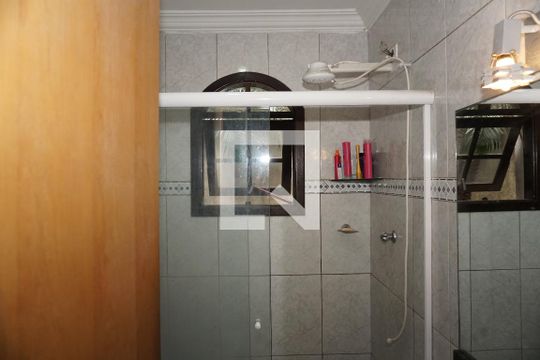 Banheiro de casa para alugar com 3 quartos, 127m² em Jardim Macedonia, Embu das Artes