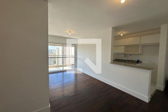Sala de apartamento para alugar com 2 quartos, 70m² em Empresarial 18 do Forte, Barueri