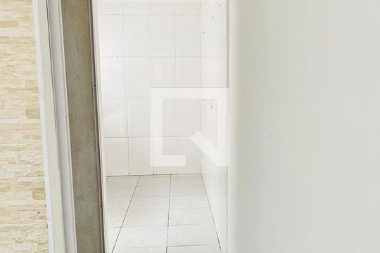 Corredor de casa à venda com 2 quartos, 67m² em Vila Carmosina, São Paulo