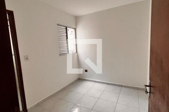 Quarto de casa à venda com 2 quartos, 67m² em Vila Carmosina, São Paulo